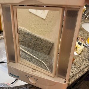 Light up makeup mirror